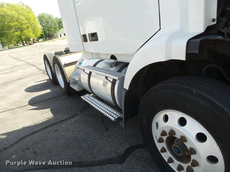 image for item DB1316 2004 Volvo VNM semi truck