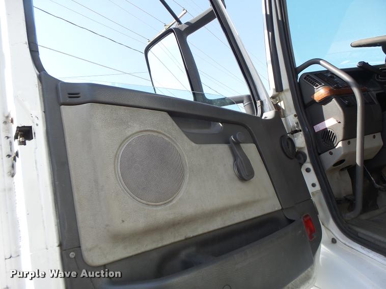 image for item DB1316 2004 Volvo VNM semi truck