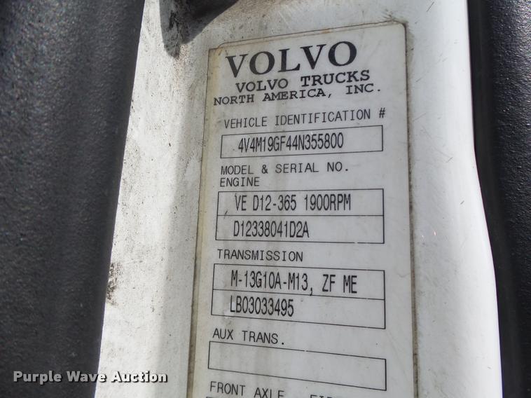 image for item DB1316 2004 Volvo VNM semi truck