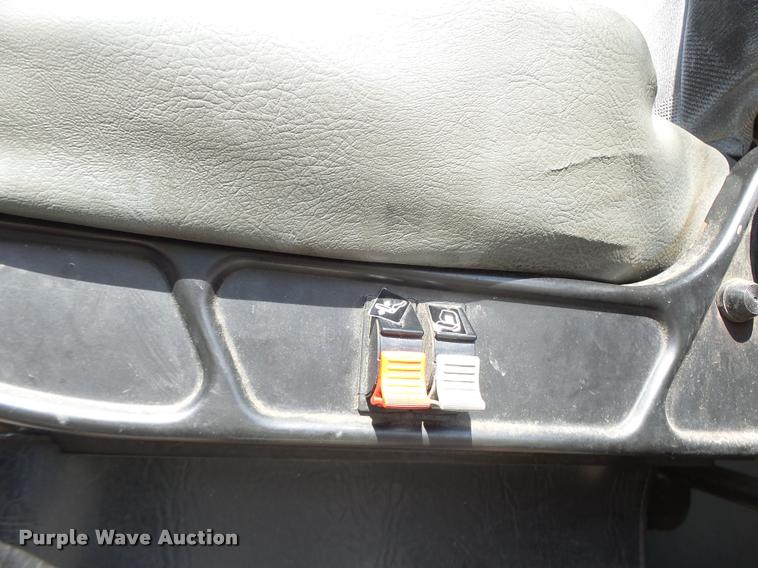 image for item DB1316 2004 Volvo VNM semi truck