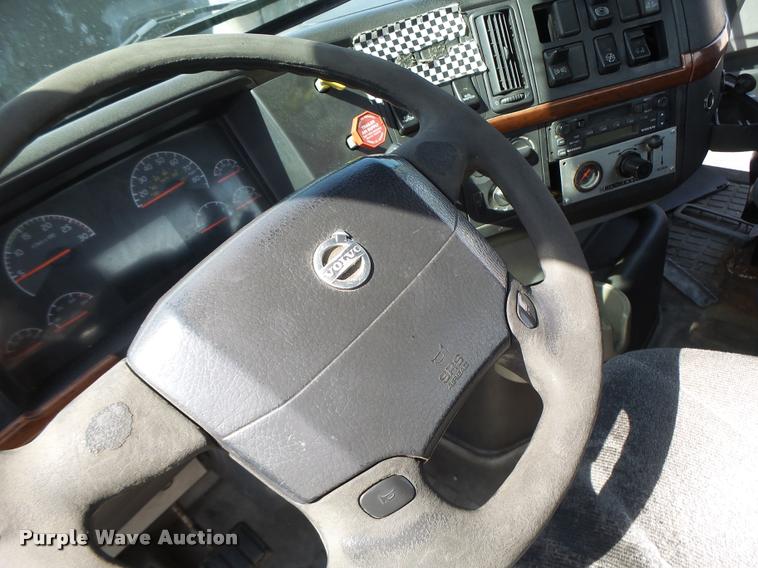 image for item DB1316 2004 Volvo VNM semi truck