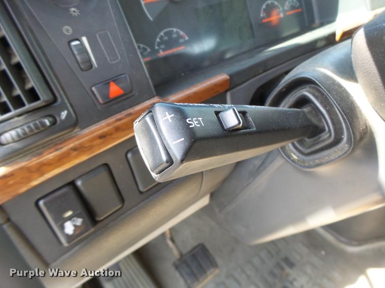 image for item DB1316 2004 Volvo VNM semi truck