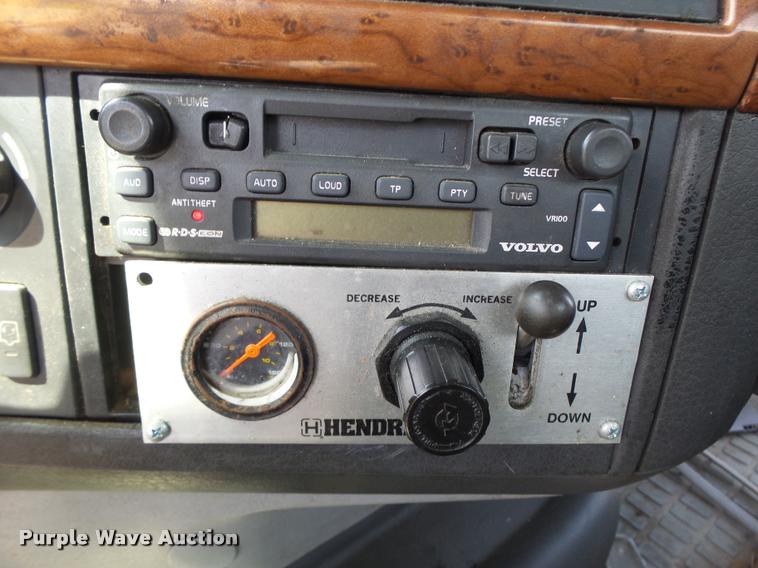 image for item DB1316 2004 Volvo VNM semi truck