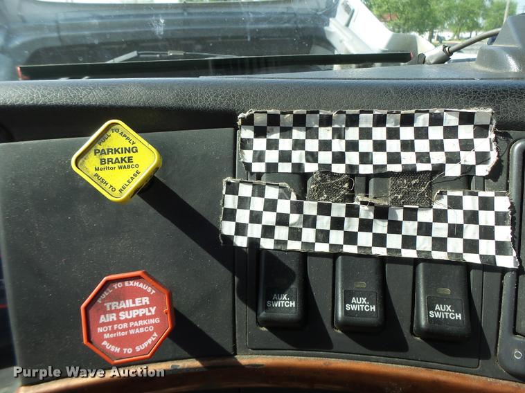 image for item DB1316 2004 Volvo VNM semi truck