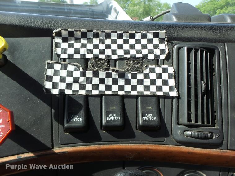 image for item DB1316 2004 Volvo VNM semi truck