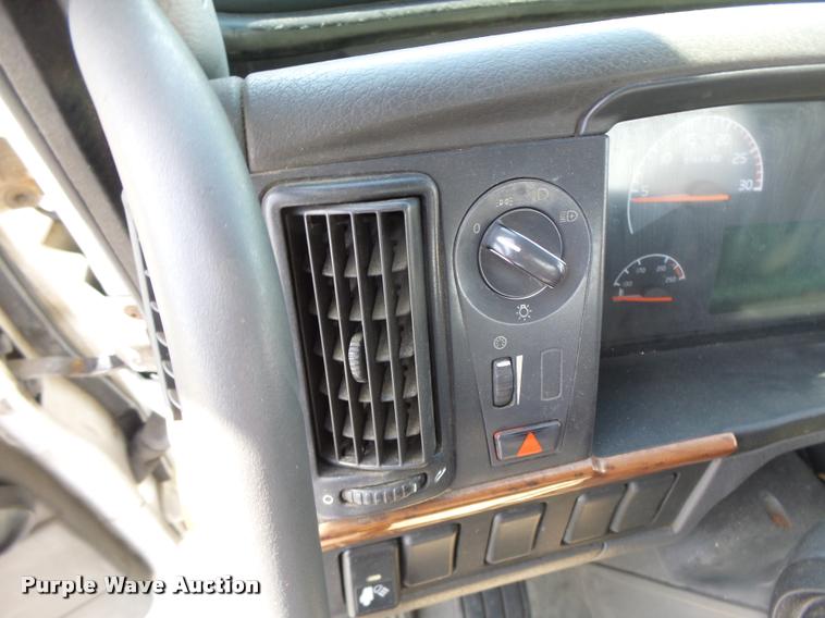 image for item DB1316 2004 Volvo VNM semi truck