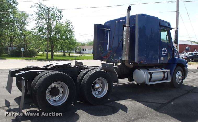 image for item DB1317 1999 Freightliner Century Class semi truck