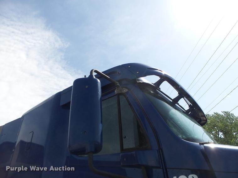 image for item DB1317 1999 Freightliner Century Class semi truck