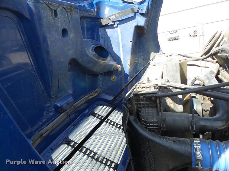 image for item DB1317 1999 Freightliner Century Class semi truck