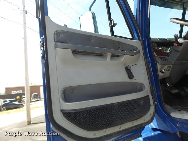 image for item DB1317 1999 Freightliner Century Class semi truck