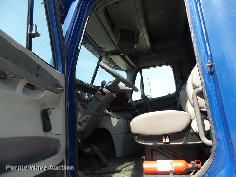 image for item DB1317 1999 Freightliner Century Class semi truck