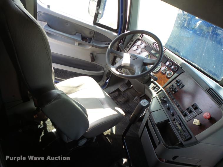 image for item DB1317 1999 Freightliner Century Class semi truck