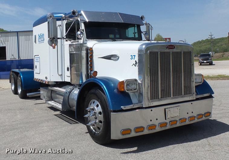 image for item DB1318 1999 Peterbilt 379 semi truck