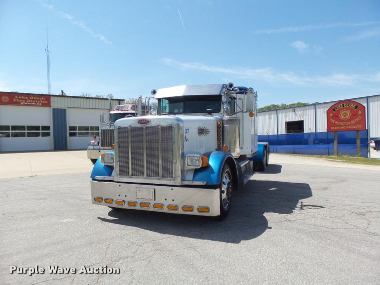 image for item DB1318 1999 Peterbilt 379 semi truck