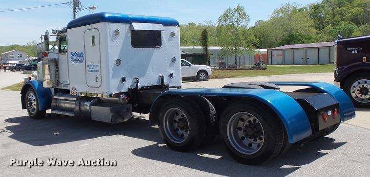 image for item DB1318 1999 Peterbilt 379 semi truck