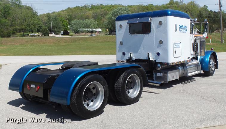 image for item DB1318 1999 Peterbilt 379 semi truck