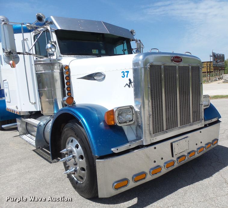 image for item DB1318 1999 Peterbilt 379 semi truck
