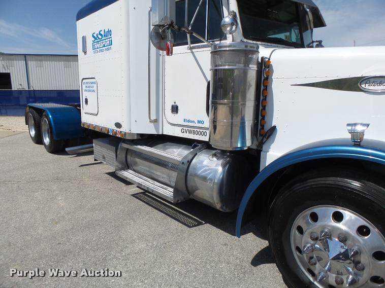image for item DB1318 1999 Peterbilt 379 semi truck
