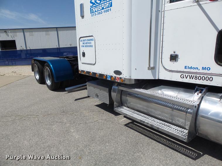 image for item DB1318 1999 Peterbilt 379 semi truck