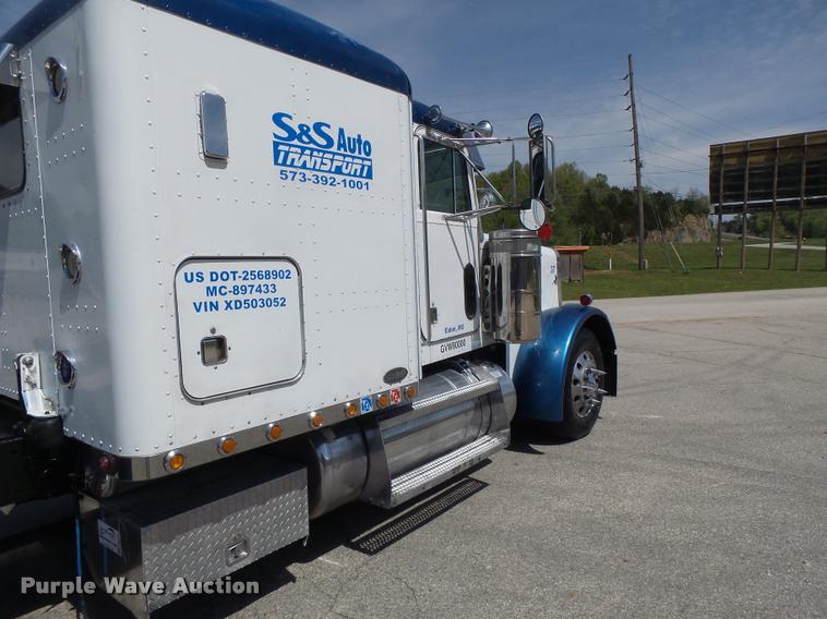 image for item DB1318 1999 Peterbilt 379 semi truck