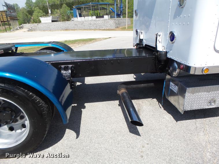image for item DB1318 1999 Peterbilt 379 semi truck