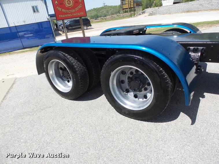 image for item DB1318 1999 Peterbilt 379 semi truck