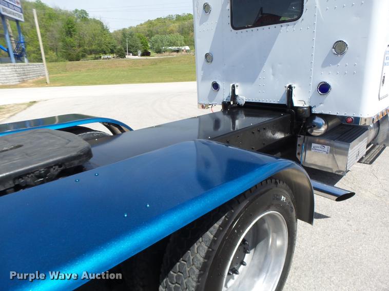 image for item DB1318 1999 Peterbilt 379 semi truck