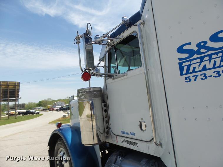 image for item DB1318 1999 Peterbilt 379 semi truck