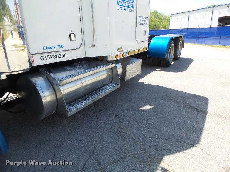 image for item DB1318 1999 Peterbilt 379 semi truck