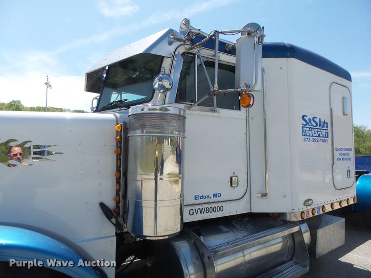 image for item DB1318 1999 Peterbilt 379 semi truck