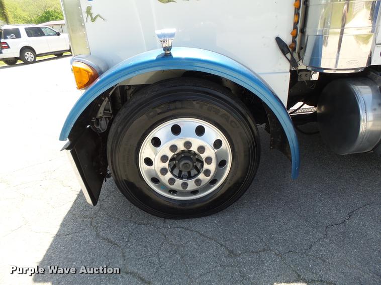 image for item DB1318 1999 Peterbilt 379 semi truck