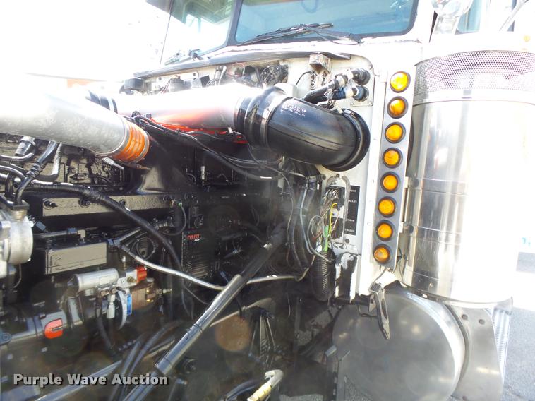 image for item DB1318 1999 Peterbilt 379 semi truck