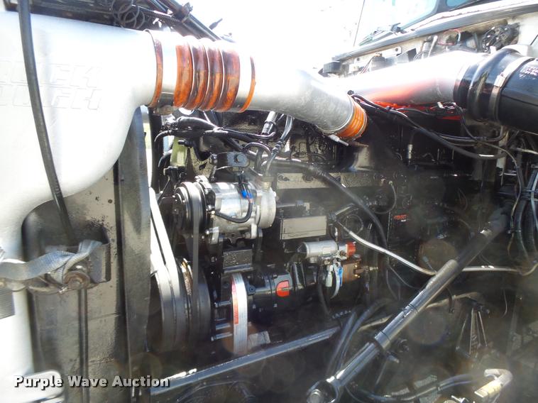 image for item DB1318 1999 Peterbilt 379 semi truck