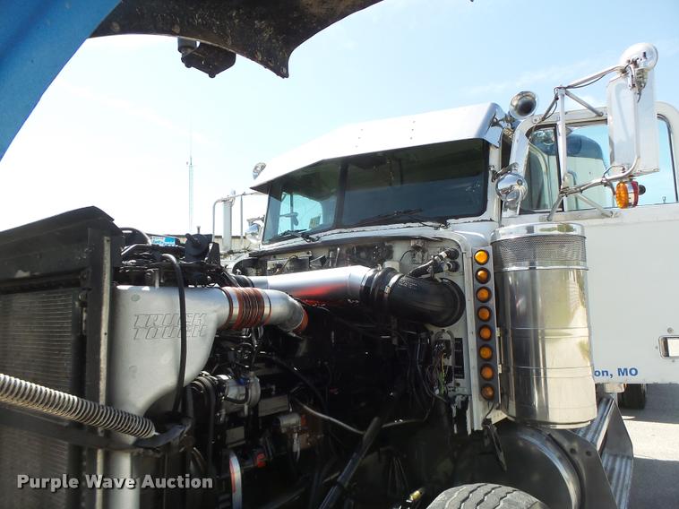 image for item DB1318 1999 Peterbilt 379 semi truck