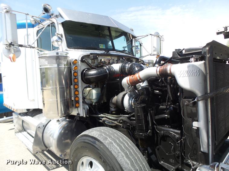 image for item DB1318 1999 Peterbilt 379 semi truck