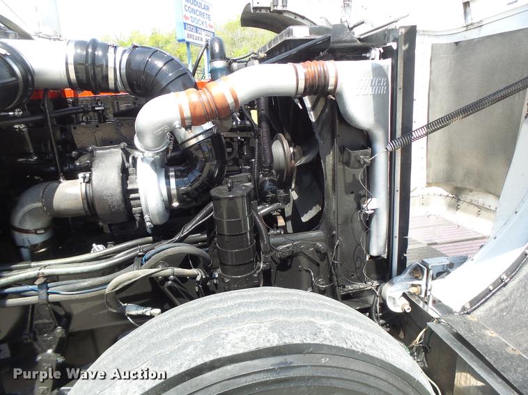 image for item DB1318 1999 Peterbilt 379 semi truck