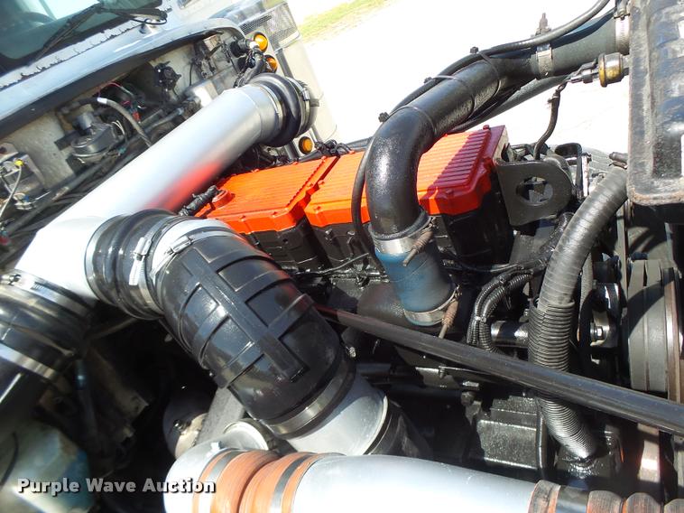 image for item DB1318 1999 Peterbilt 379 semi truck