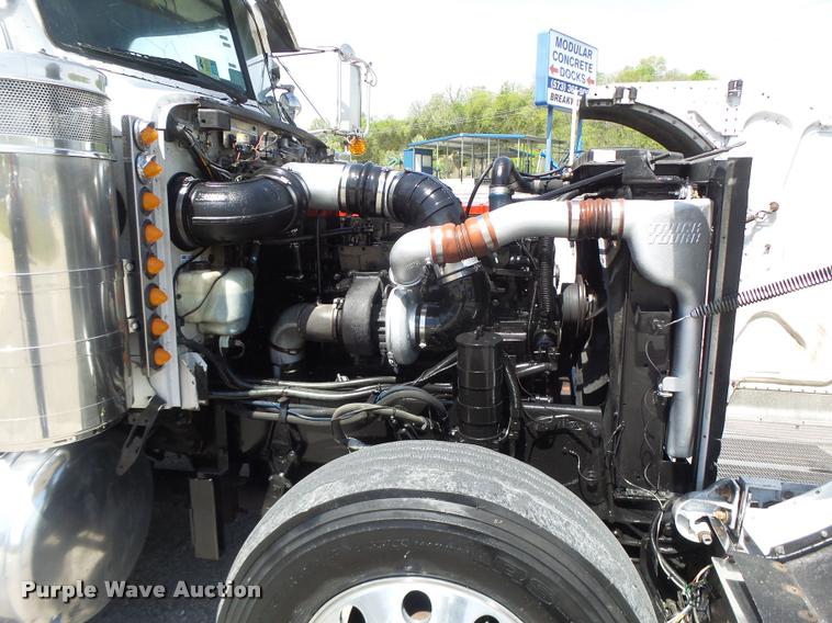 image for item DB1318 1999 Peterbilt 379 semi truck