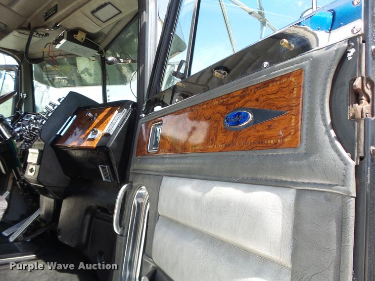 image for item DB1318 1999 Peterbilt 379 semi truck