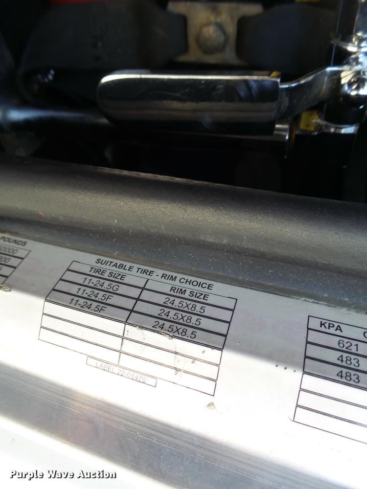 image for item DB1318 1999 Peterbilt 379 semi truck