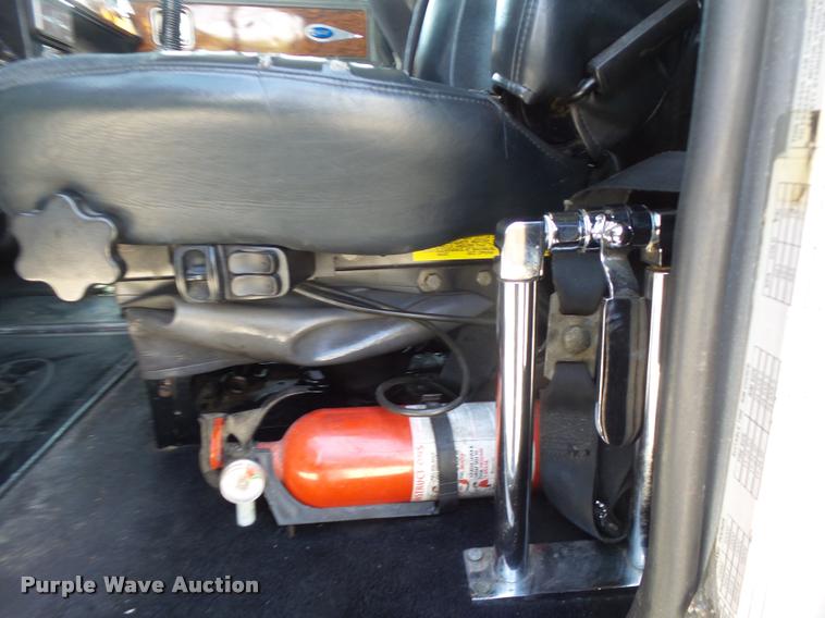 image for item DB1318 1999 Peterbilt 379 semi truck