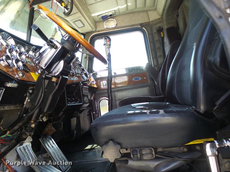 image for item DB1318 1999 Peterbilt 379 semi truck
