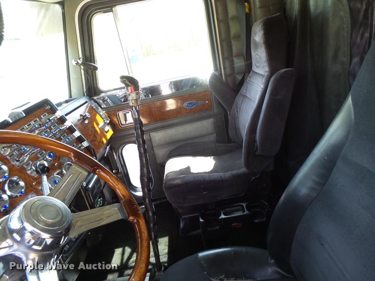 image for item DB1318 1999 Peterbilt 379 semi truck