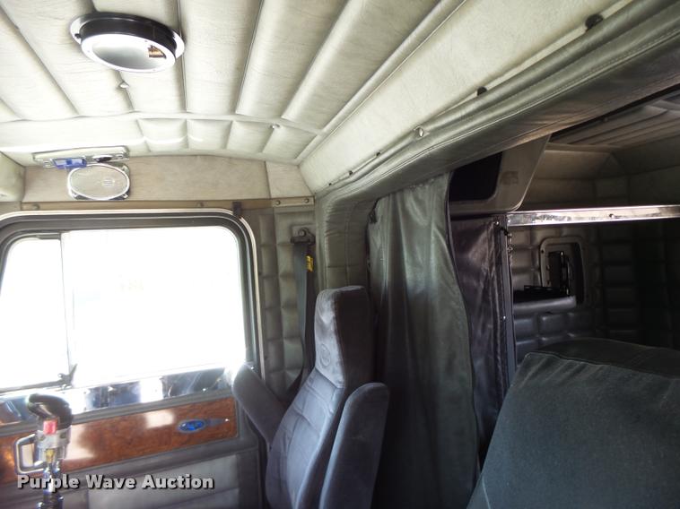 image for item DB1318 1999 Peterbilt 379 semi truck