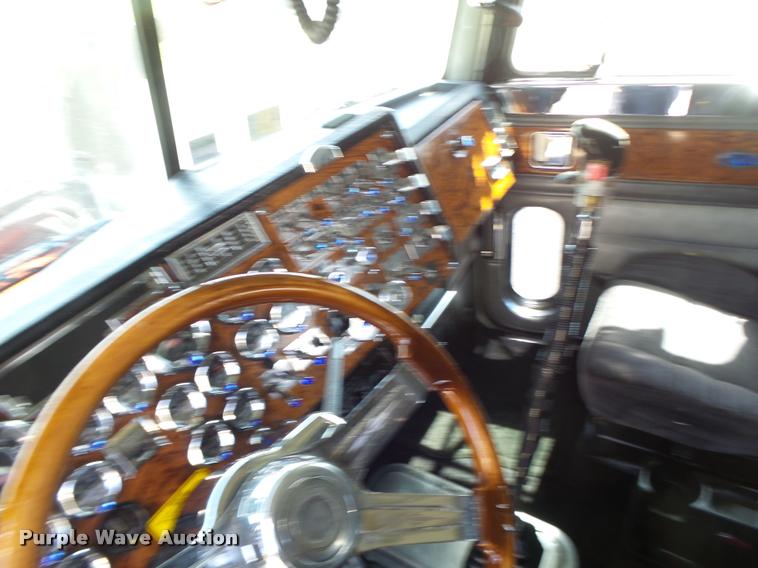 image for item DB1318 1999 Peterbilt 379 semi truck