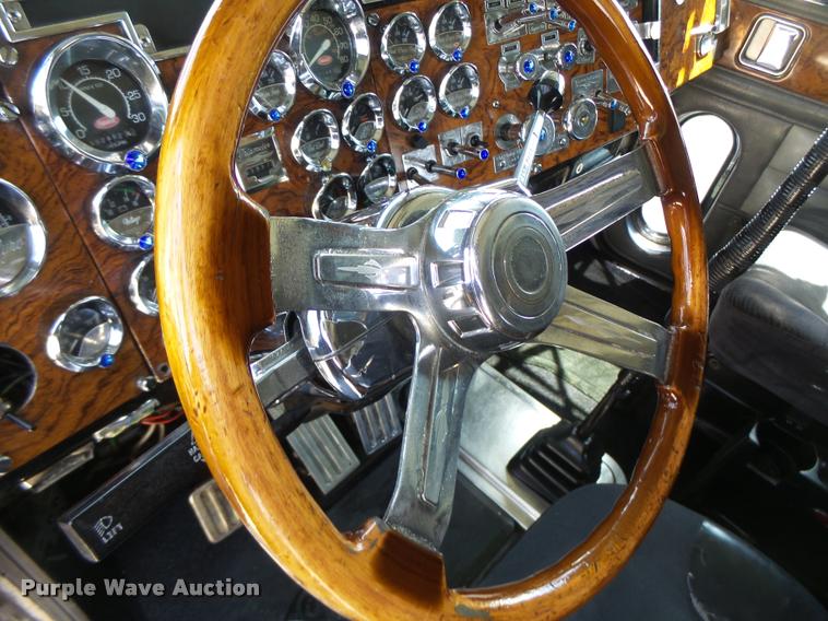 image for item DB1318 1999 Peterbilt 379 semi truck