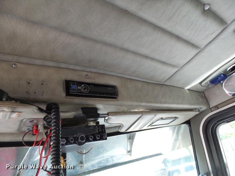 image for item DB1318 1999 Peterbilt 379 semi truck