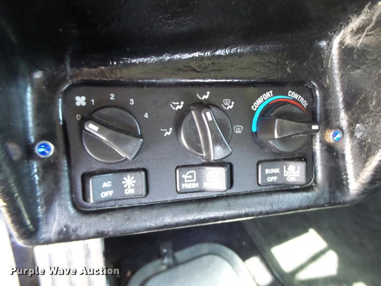 image for item DB1318 1999 Peterbilt 379 semi truck