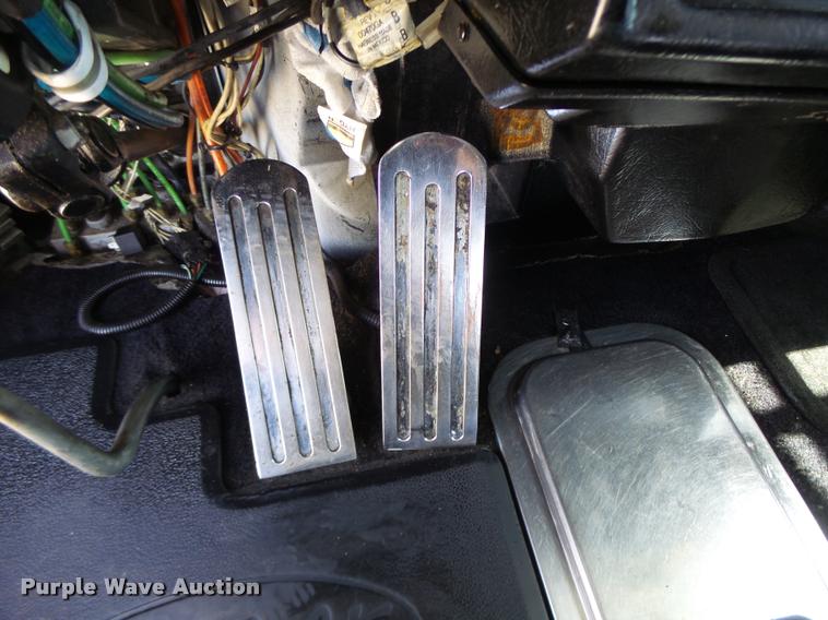 image for item DB1318 1999 Peterbilt 379 semi truck