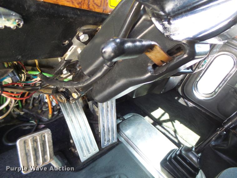 image for item DB1318 1999 Peterbilt 379 semi truck